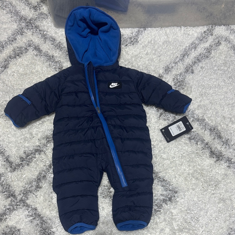 Nike Kids tech snow suit 6/9months nwt Msrp $75
